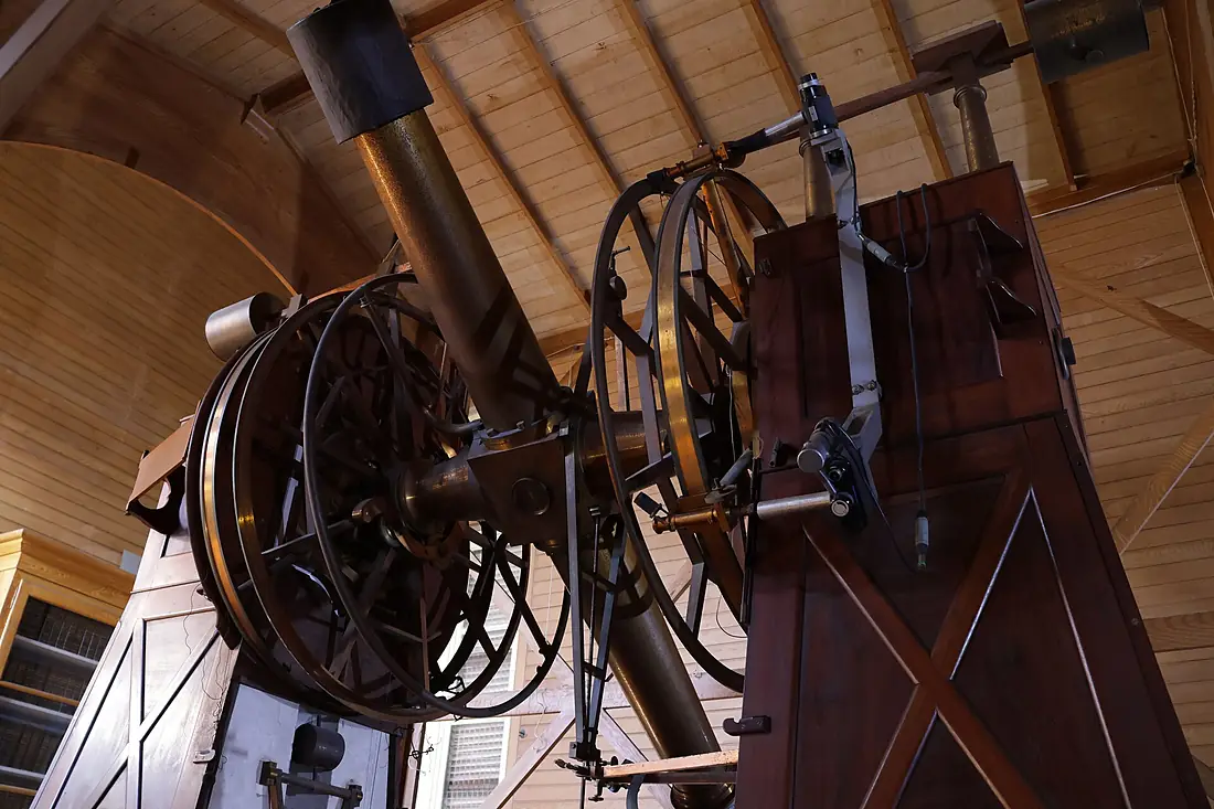 Astronomical Observatory of Lisbon – Meridian instrument in the West wing 01