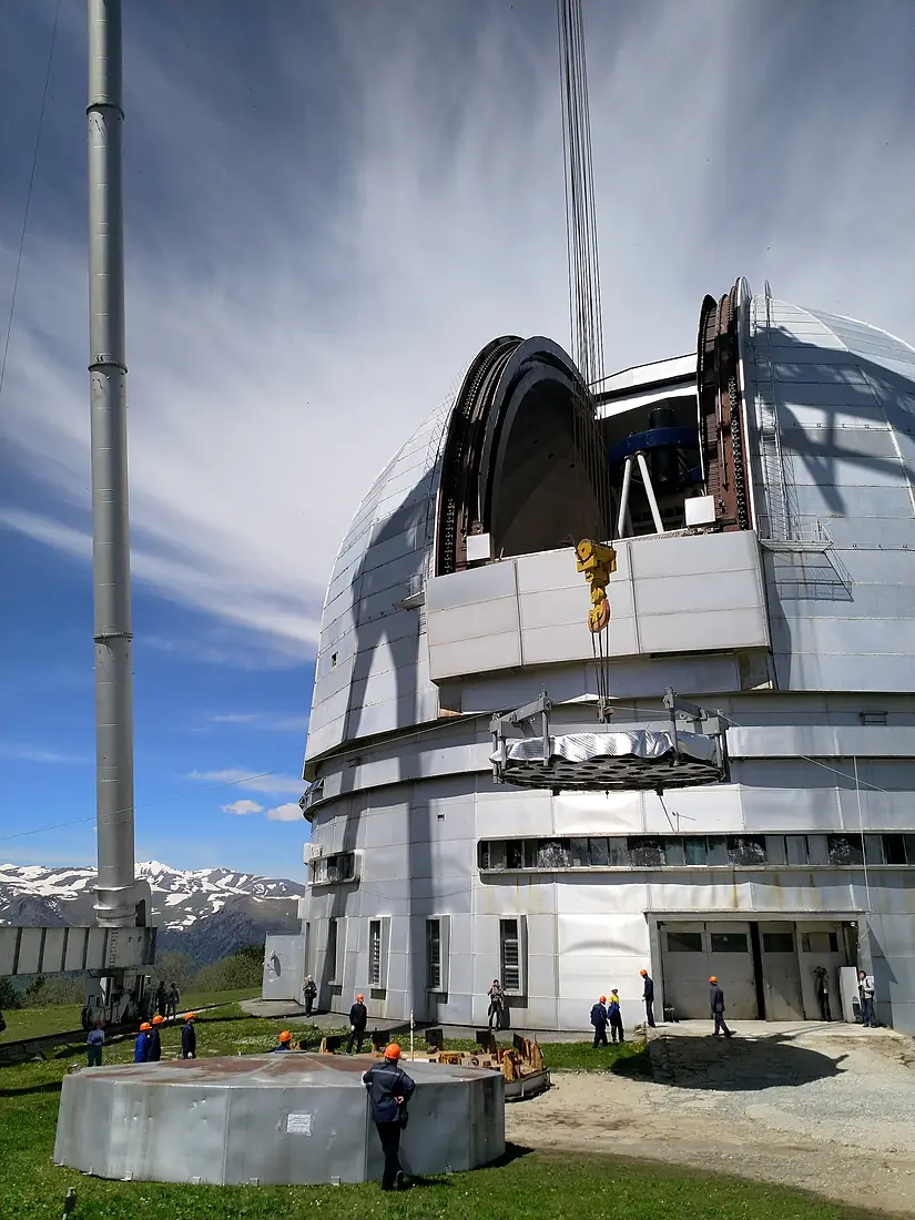 Observatory engineers control the removal of the old mirror from the large azimuth telescope dome. Other view