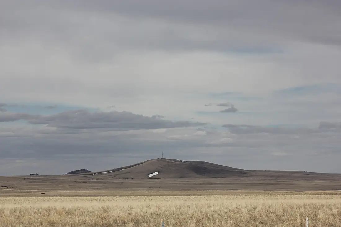 A volcano in the Raton-Clayton Volcanic Field on Johnson Mesa northwest of Capulin Volcano (d4fd3834-e705-44ee-90dc-eafb82cc033f)