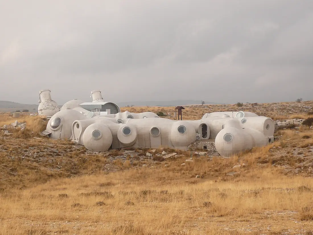 Infrared interferometer of CERGA and its amazing building - panoramio