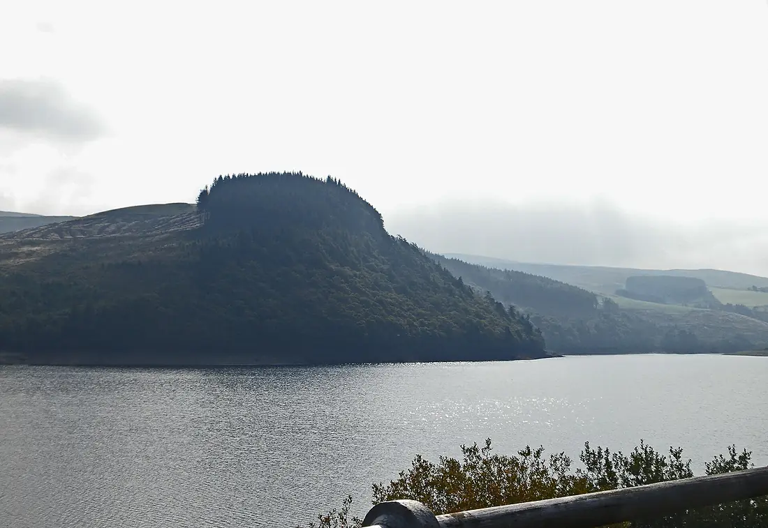 Elan Valley - Caban Coch (21487264604)