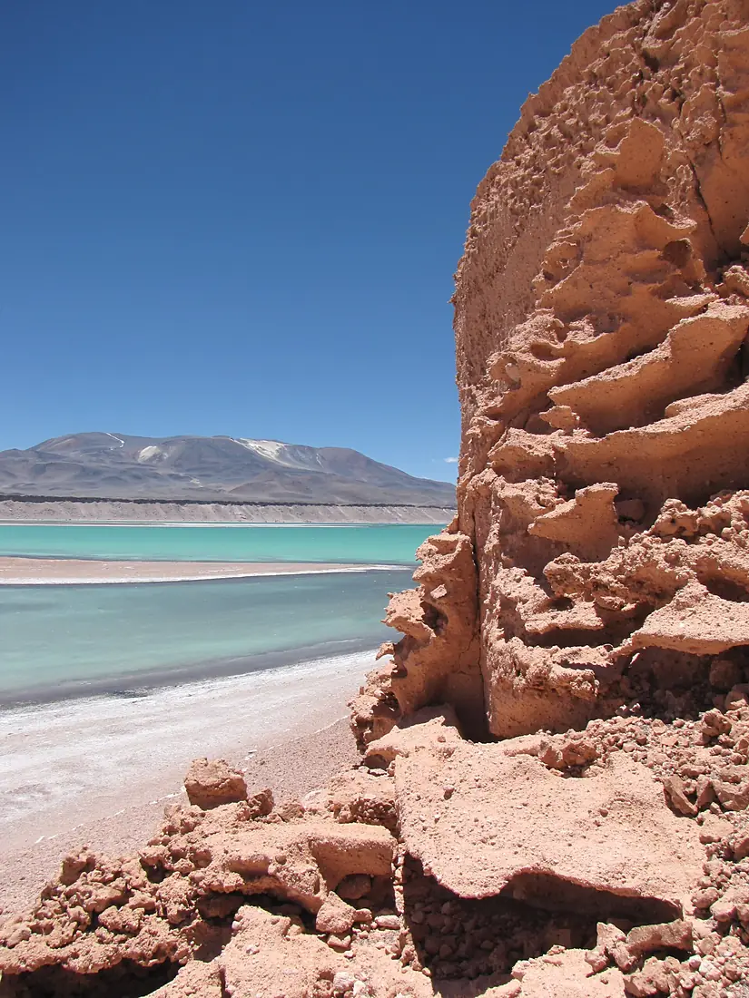 Funky red rocks near Laguna Verde (4320174955)