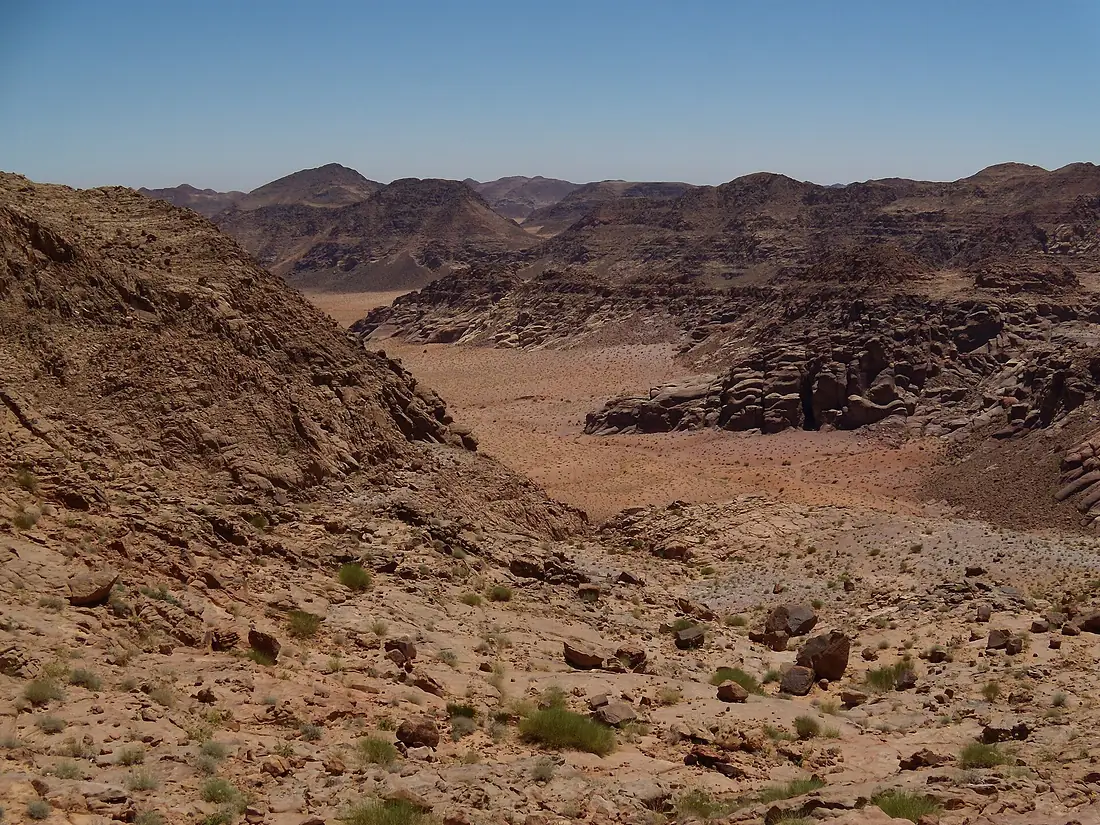 Montant Jabal Umm ad Dami, Wadi Rum, Jordan, 5.05.2010 - panoramio