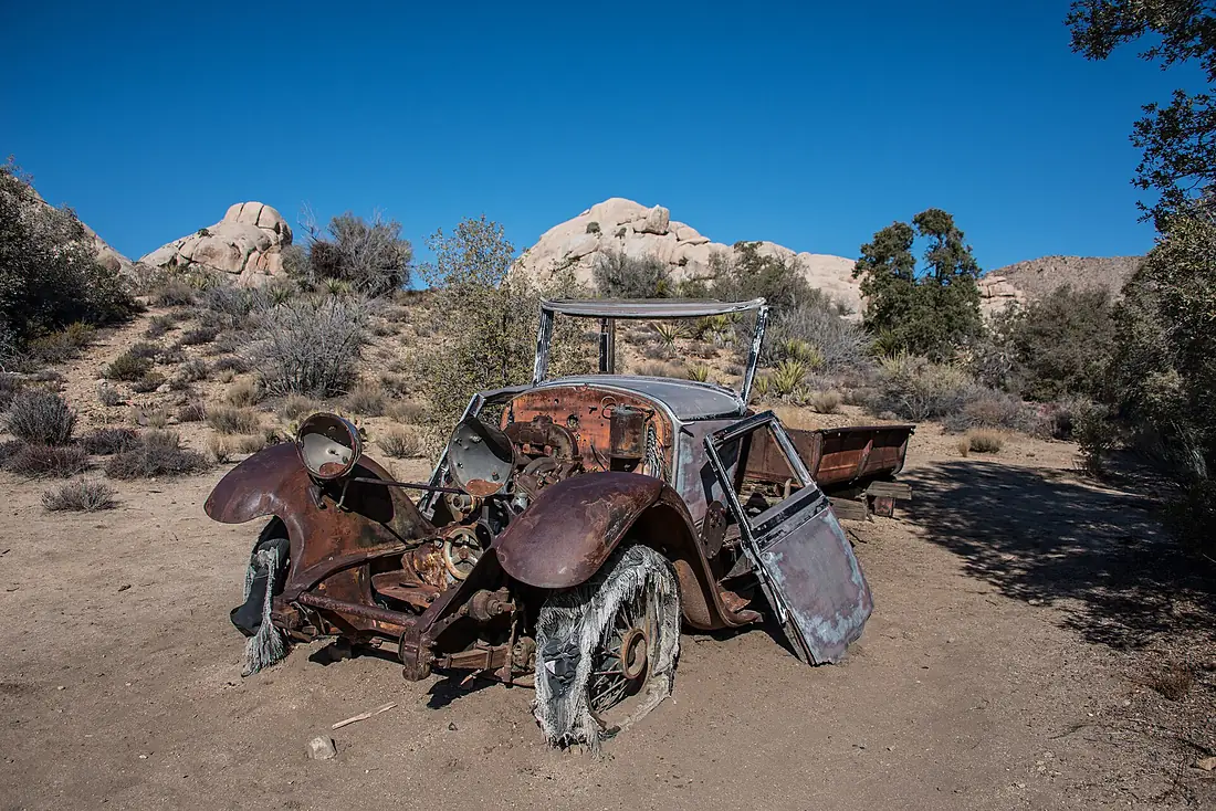 Automobile at Wall Street Mill (16620267926)