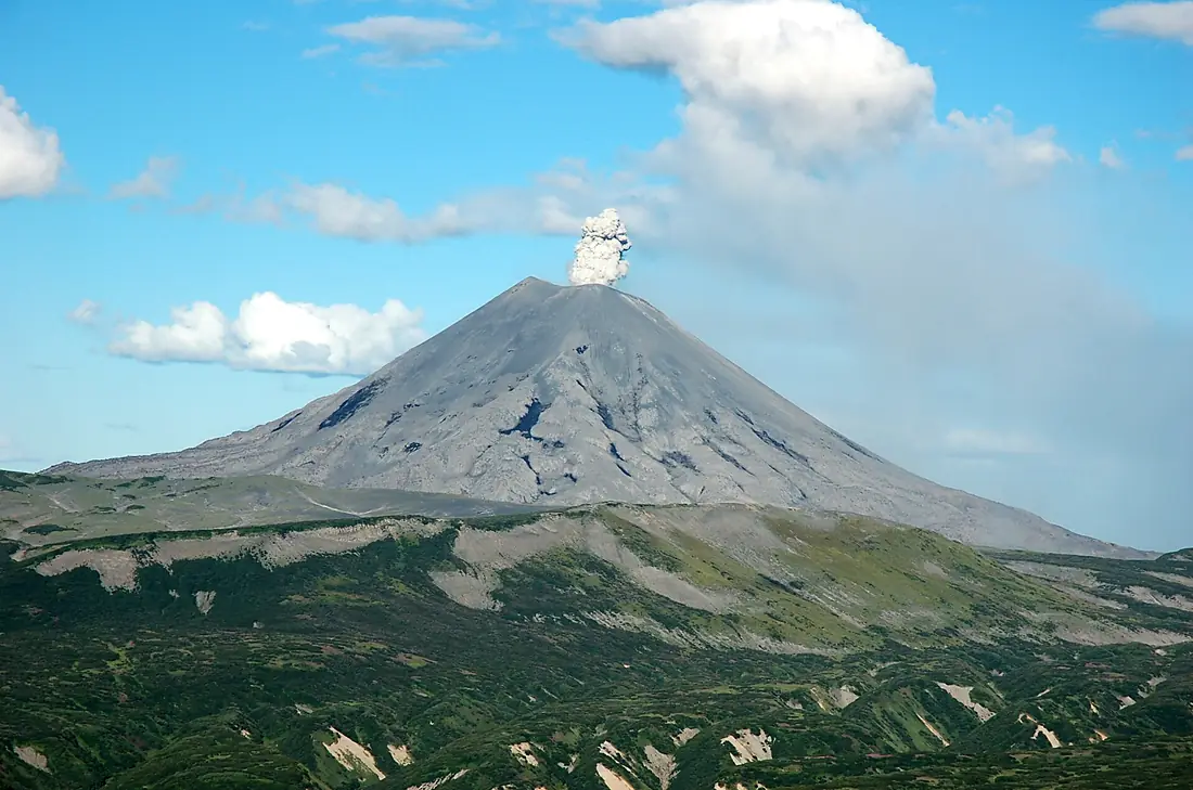 Volcanoes of Kamchatka - Eruption of Karymsky volcano (4880870305)