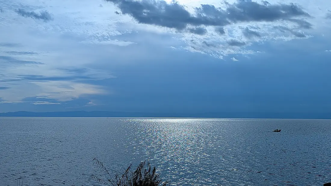 Lake Albert view from the shoreline in Buhuka, Kikuube District 01