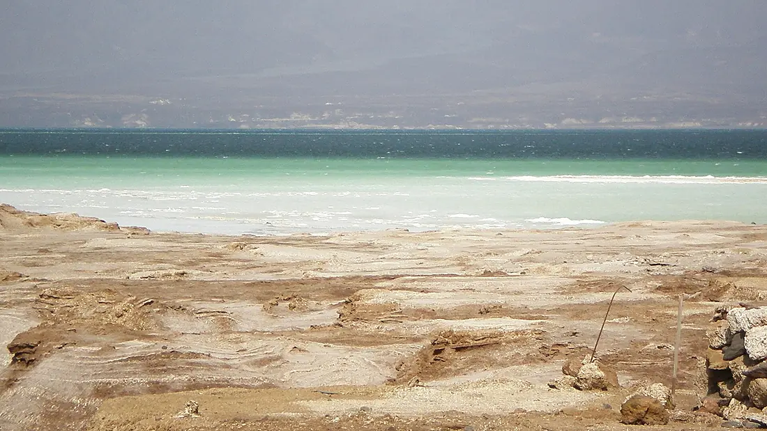 Lac assal (cropped)