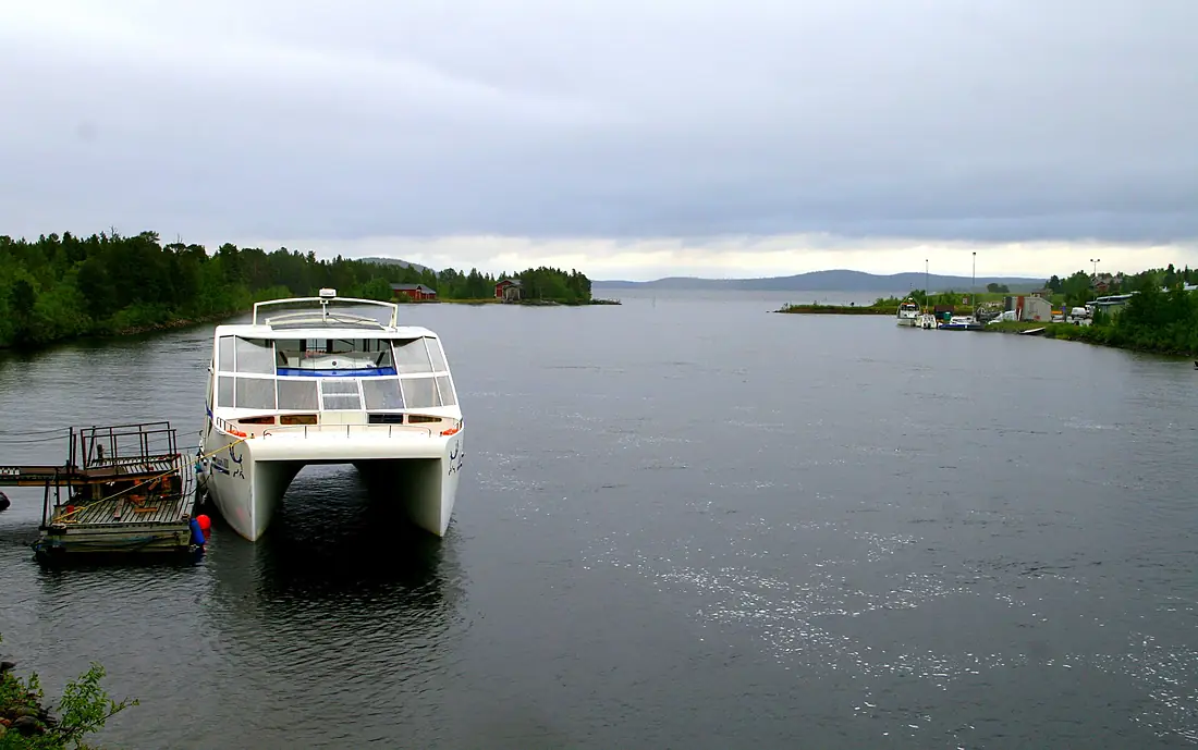 Boat on Lake Inari - panoramio