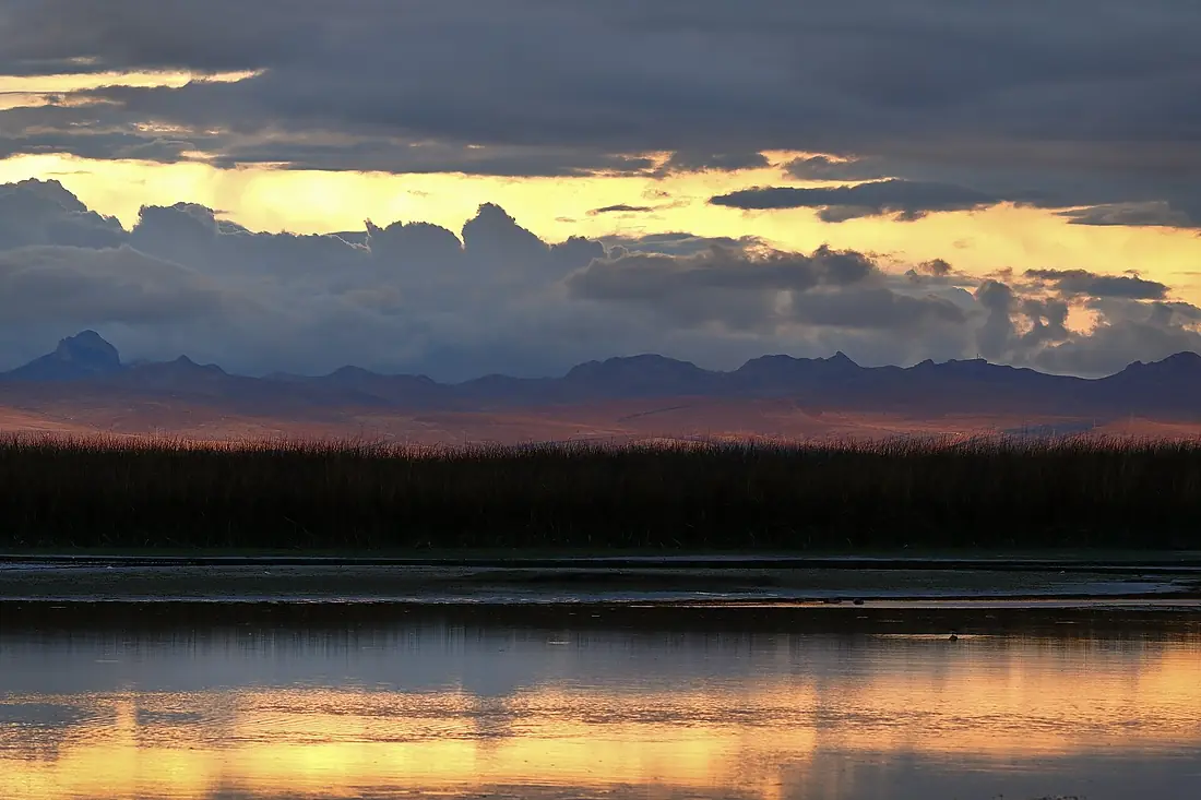 Atardecer en el lago Junín