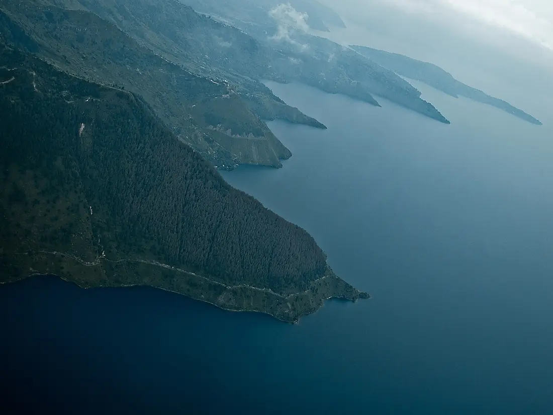 LakeTobaSEShore