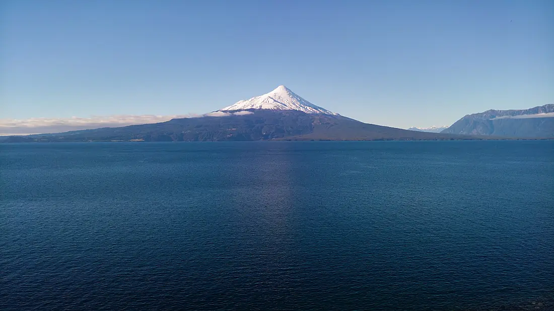 Volcán Osorno y lago Llanquihue desde el sector Los Riscos