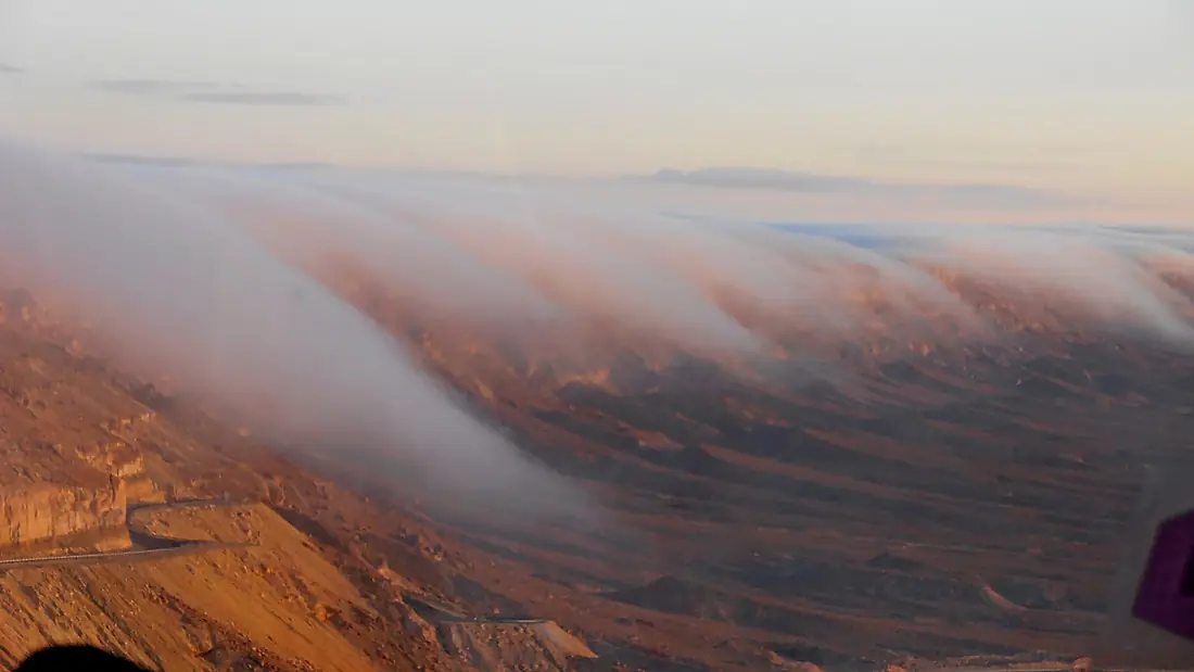 Clouds Gliding, Makhtesh Ramon, Negev, Israel גלישת עננים, מכתש רמון - panoramio