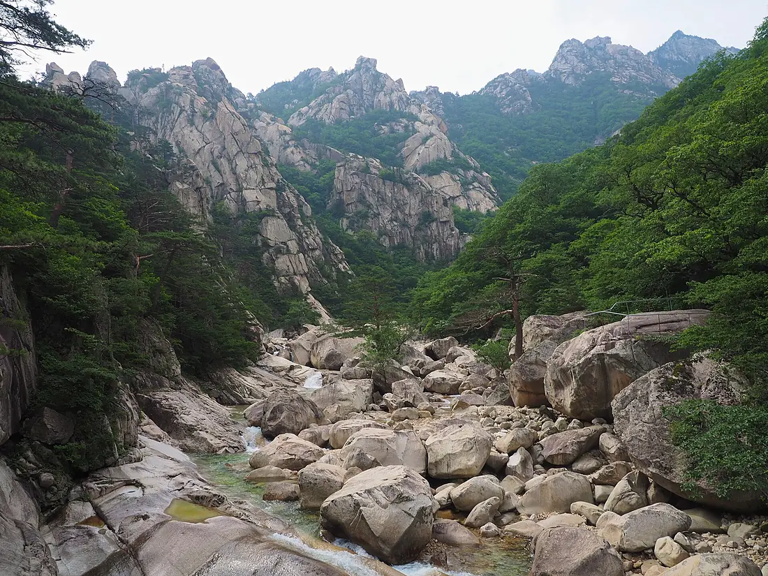 Kumgangsan National Park (14720065038)