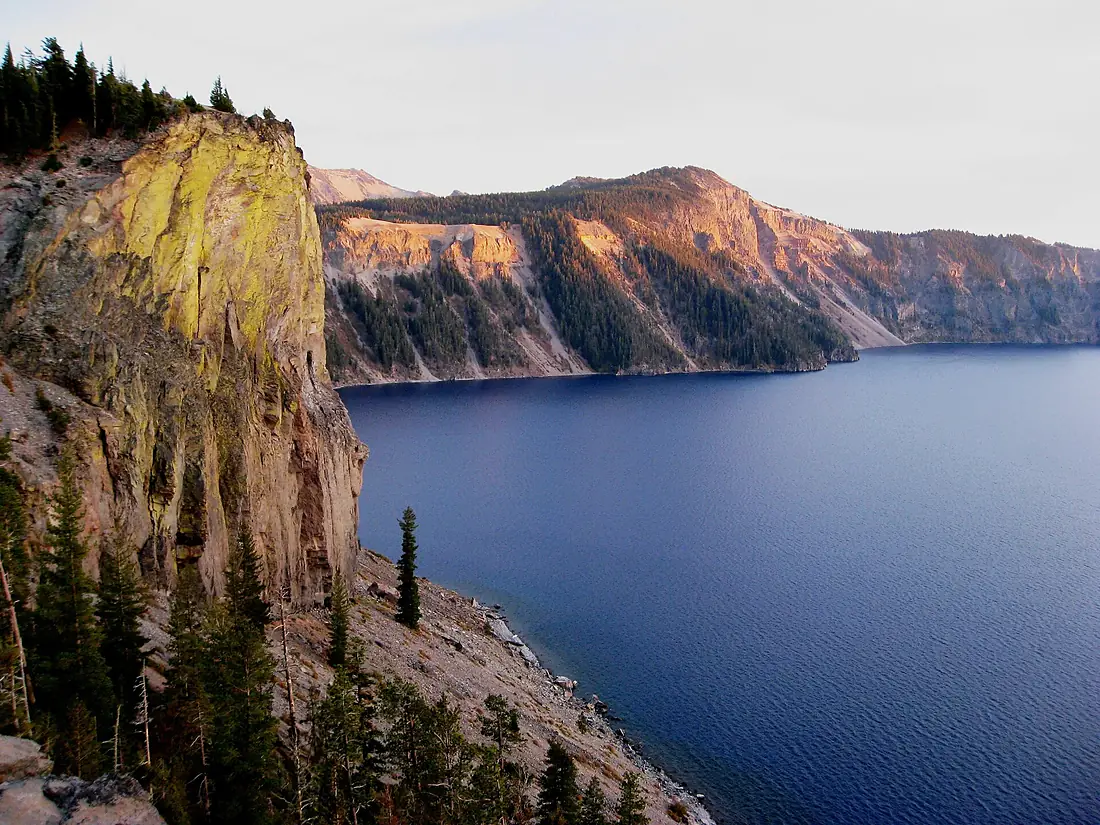 Along Crater Lake northern rim (3062928335)