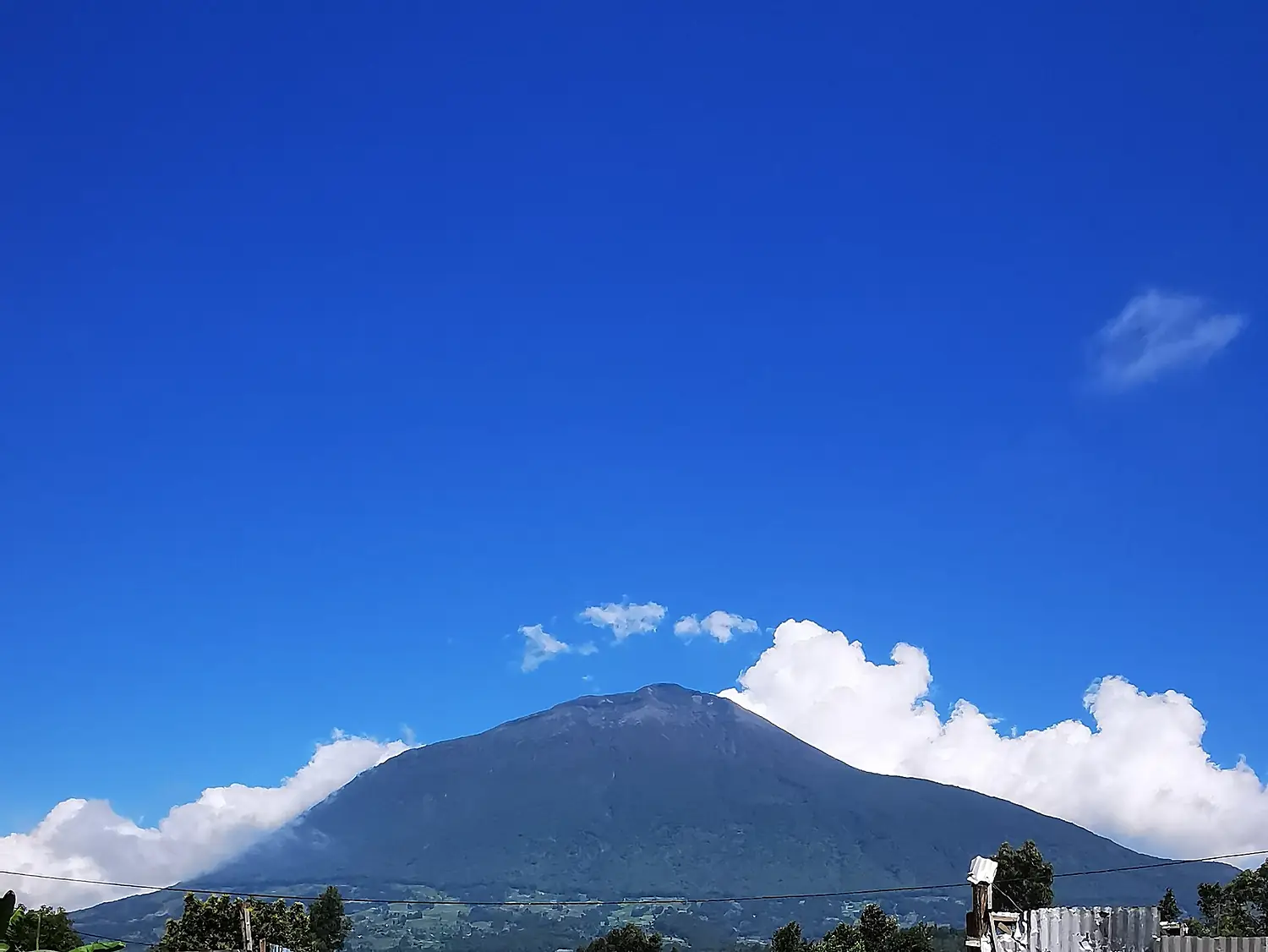 MUHABURA VOLCANO (cropped)