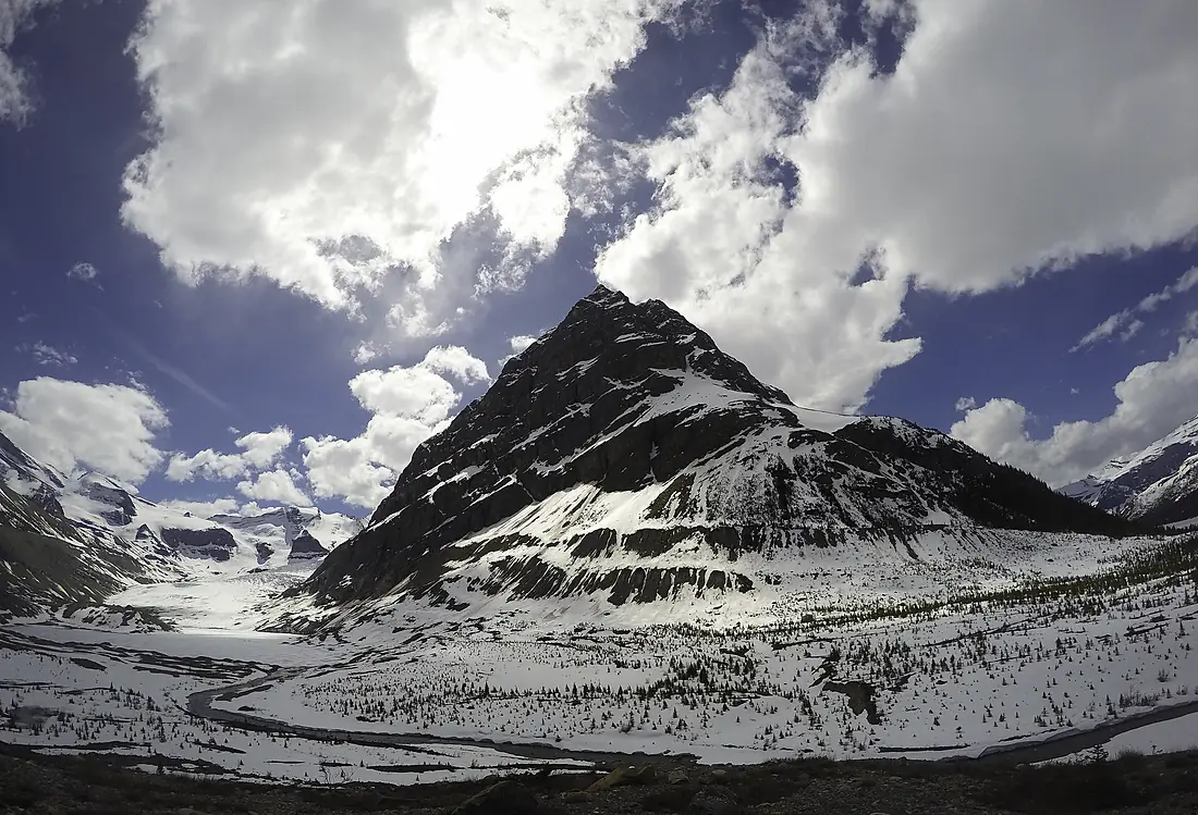 Clouds across Mount Robson valley (Unsplash)