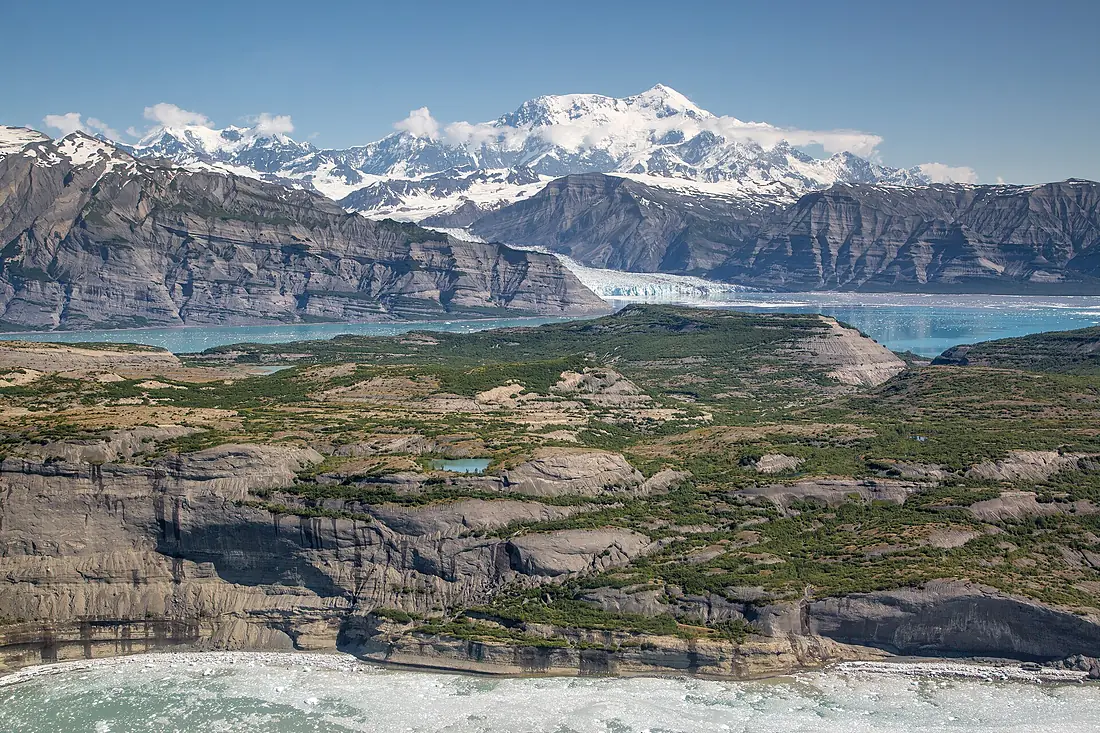 Icy Bay & Mt. St. Elias (26156476198)