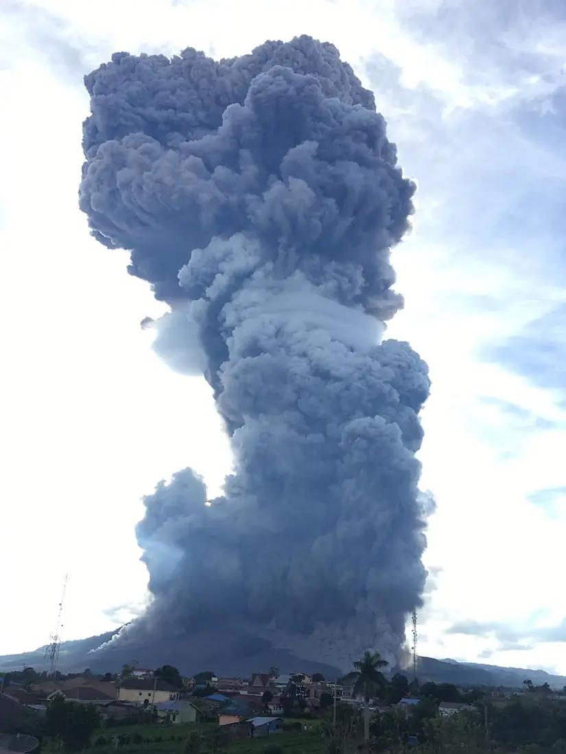 Erupsi Gunung Sinabung 9 Juni 2019 oleh Muh Ma'rufin Sudibyo