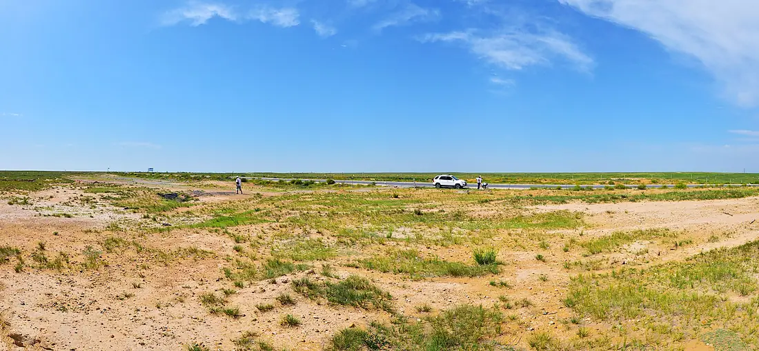 20130801内蒙鄂托克旗镇北山梁S313省道边盛夏晴日草场 - panoramio