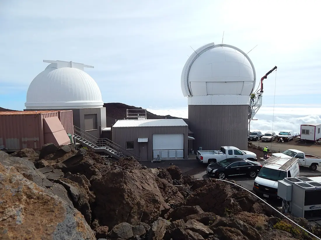 Starr-141106-2755-Dubautia menziesii-habitat view Pan Starrs telescopes-Science City-Maui (25130256292)