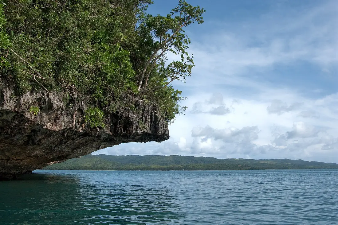 Marabut, Philippines, Limestone islands in San Pedro Bay