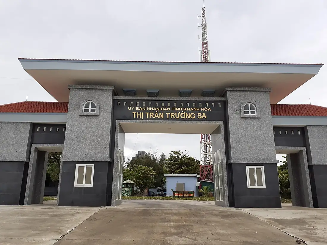 Cổng chào đảo Trường Sa Lớn