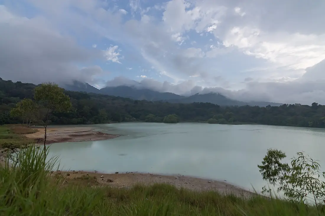 Laguna de Ixpaco, Guatemala por Fabriccio Díaz
