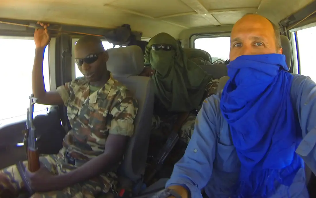Nigerien soldiers escorting Francis Tapon through the Ténéré desert