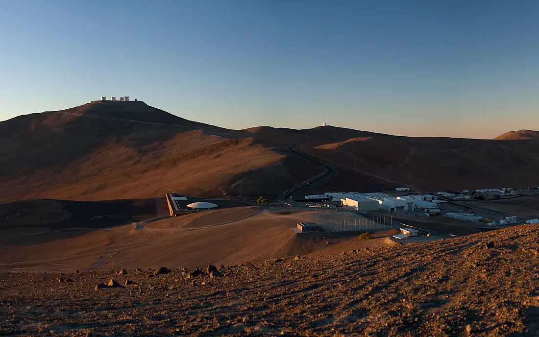 Wallpaper of Paranal and the Basecamp
