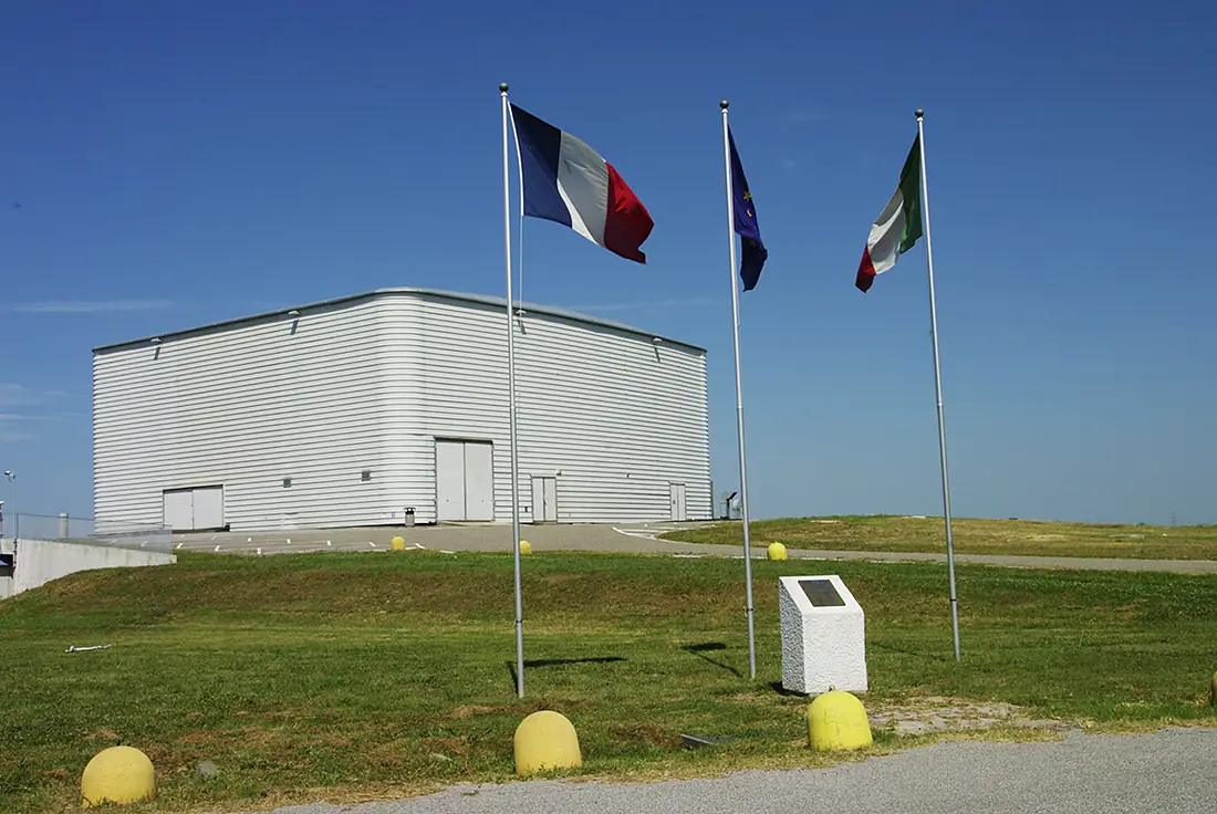 Virgo Cascina Central building