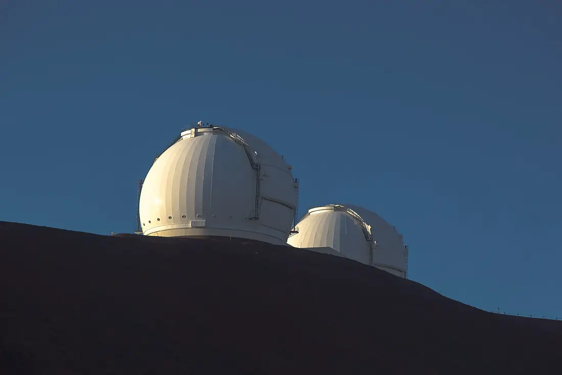 Keck I and II, summit Mauna Kea, Hawaii (14316403763)